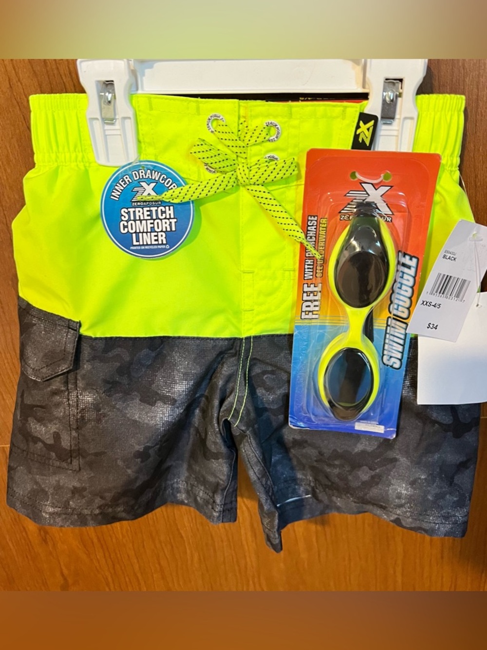 NWT ZeroXposur Neon Yellow and Gray Camo Kids Swim Shorts WITH Goggles